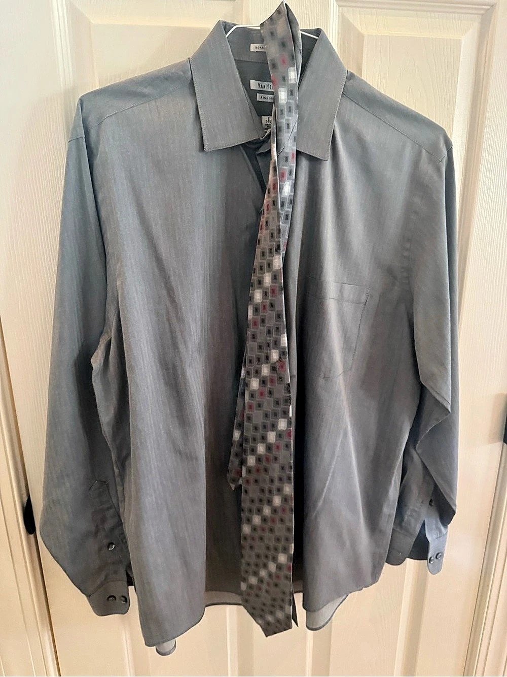 Van Heusen Royal Herringbone Regular Fit Dress Shirt with Coordinating Tie